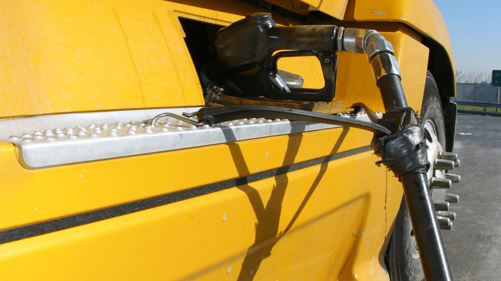 Strategies to Prevent Gas Siphoning for Heavy Trucks - Learn